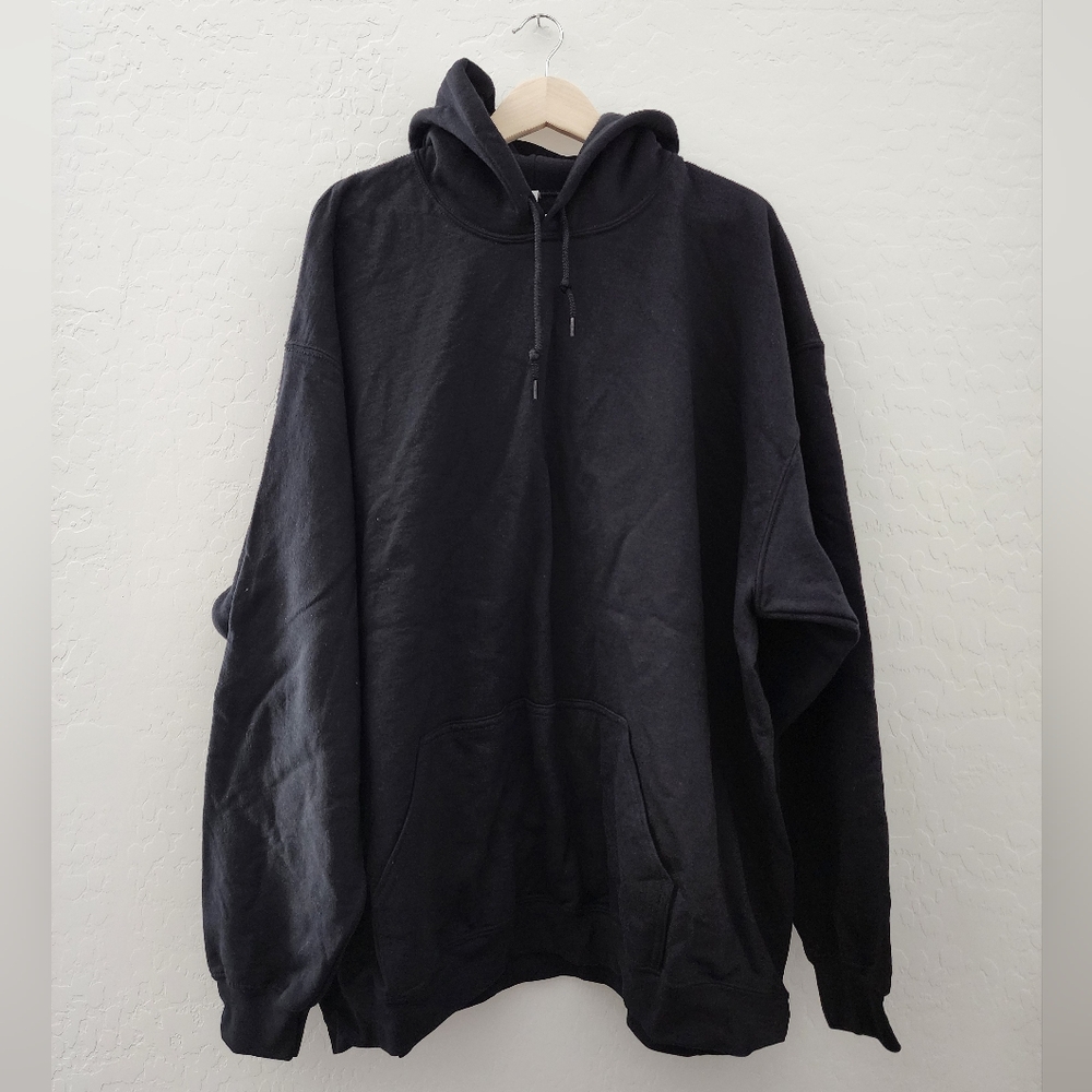 NWOT Gildan Heavy Blend Grindhouse Releasing Black Sweatshirt, 4XL